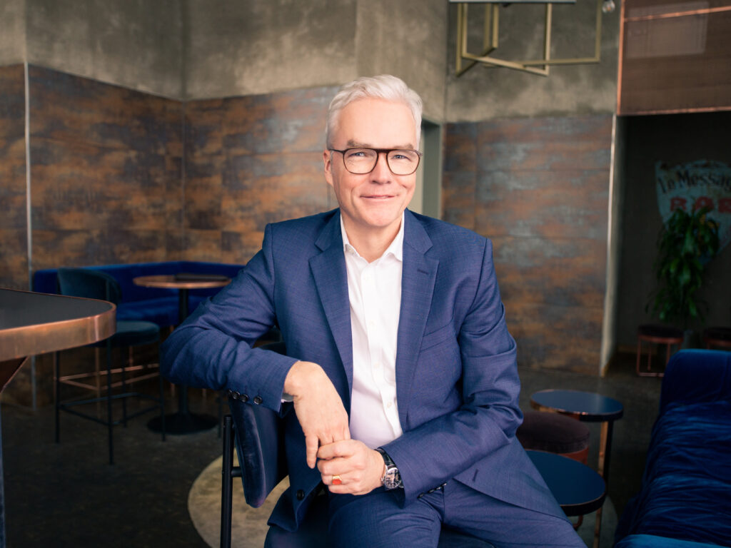 Dr. Sebastian Henneke